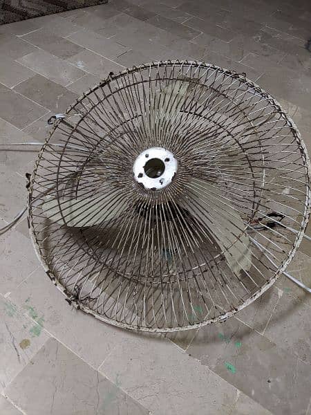 2.12 vold fan hen or 1 adapter bhi he 12 vold ka 2