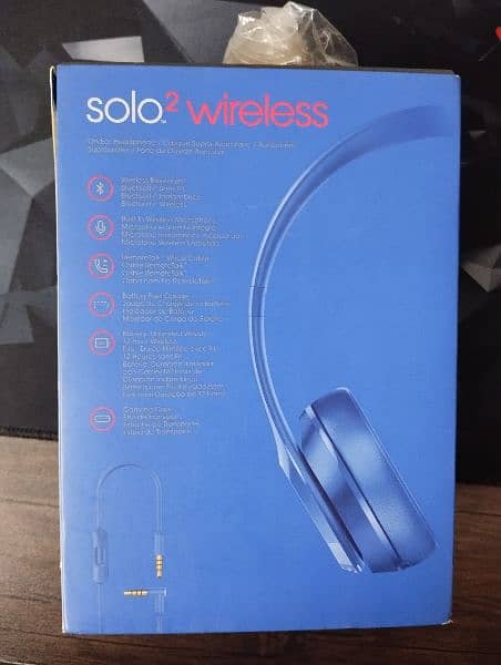 Beats Solo 2 Wireless Headphones 8