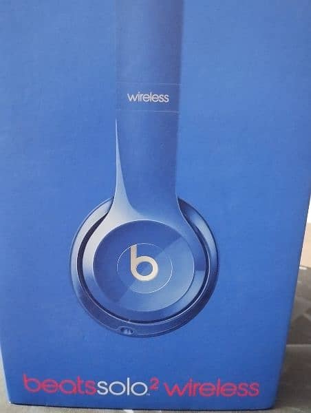 Beats Solo 2 Wireless Headphones 12