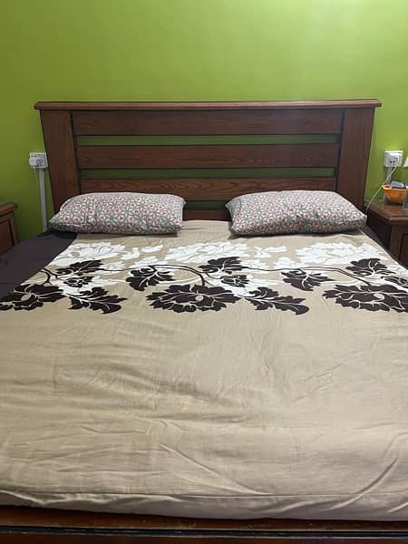 heavy wood bed with dressing and sidr tables 2