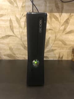 xbox 360 in new condition but used black colour with controllers