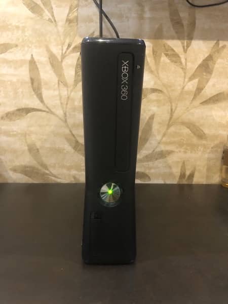 xbox 360 in new condition but used black colour with controllers 0