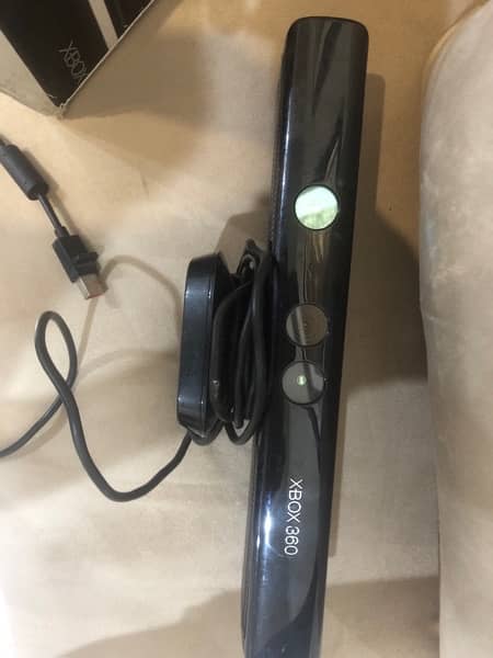 xbox 360 in new condition but used black colour with controllers 3