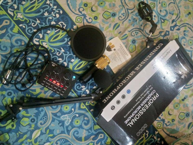 professional condenser microphone with patented audio reference 8
