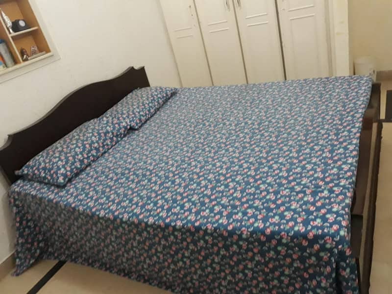 Queen size bed for sale 1