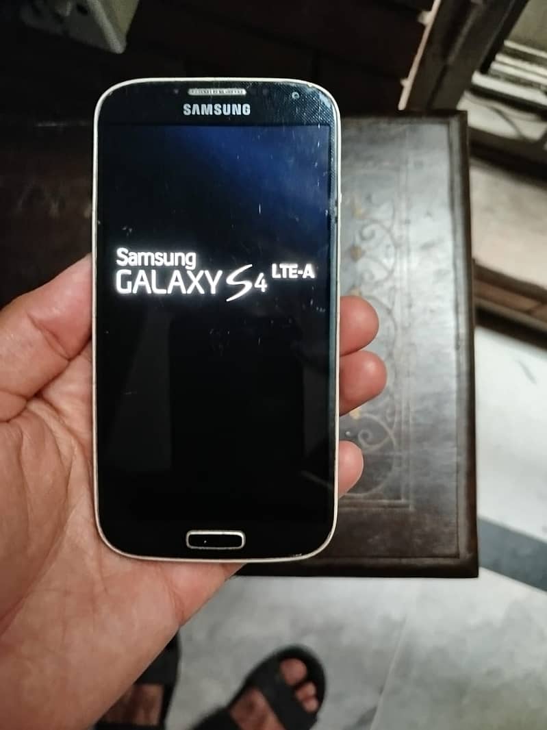 Samsung Galaxy S4 (2 GB, 16 GB) 2