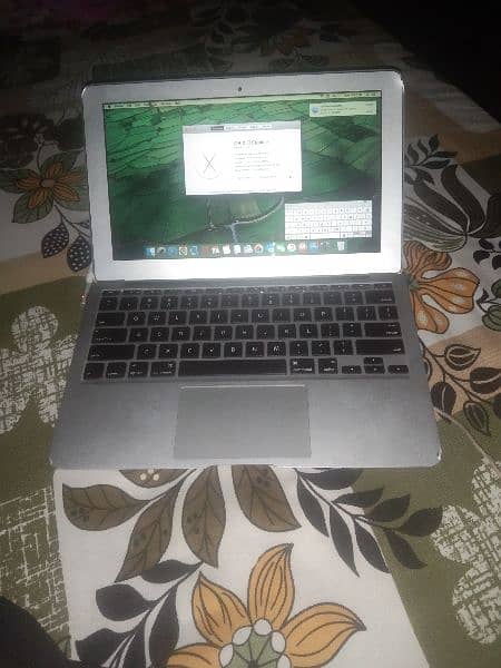 Macbook Air 2011 model 11.6 inches 8