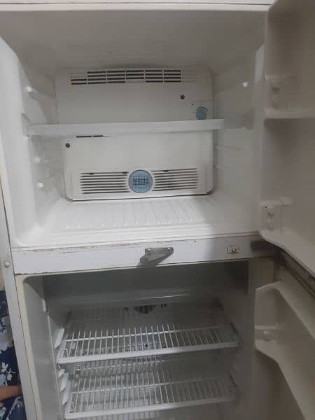 Dawlance Refrigerator is up for selling at a reasonable price 4