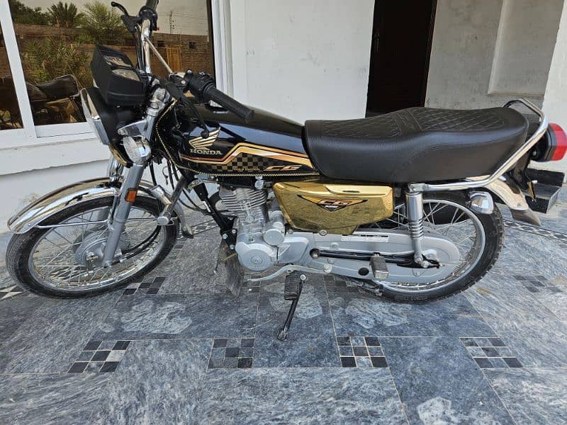 Honda CG125S Gold Edition 2024 1