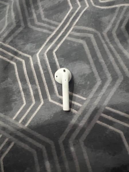 airpods(2nd gen)left side 0