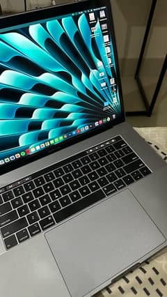 MacBook Pro i9 | 15” | 16/512 GB with Box