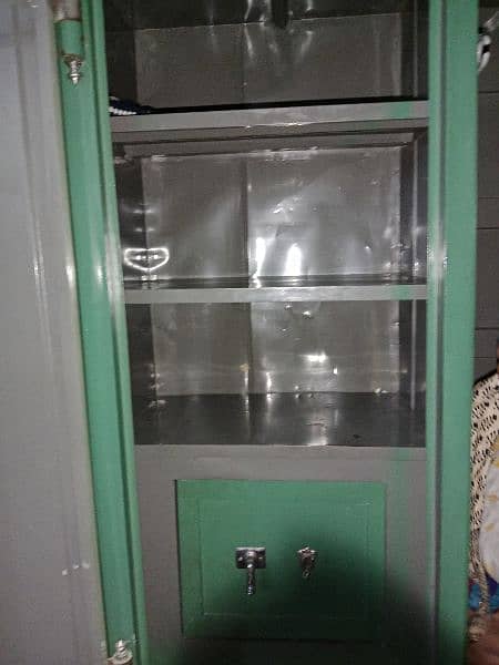 Steel cabinet for clothes. 1