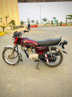 Honda 125 modal 2016A my what's app number 03204778273