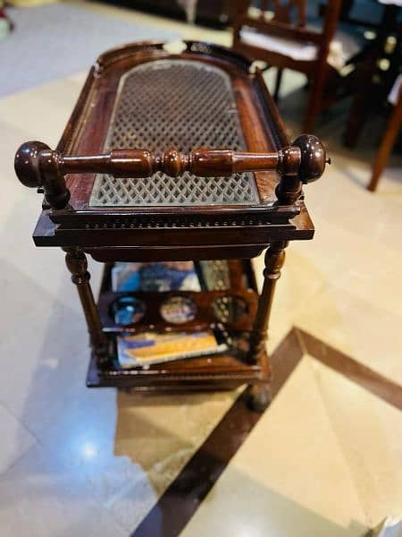 trolley of sheesham wood new condition with very elegant design 3