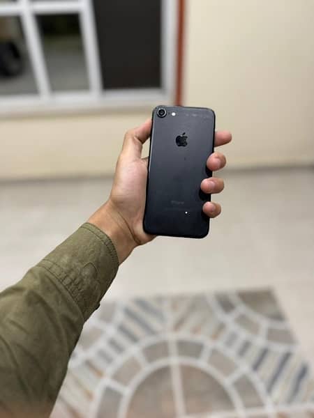 iPhone 7 non pta available in black Color 32gb 6