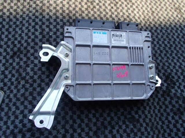 Toyota vitz ECU (Computerized Card) 1