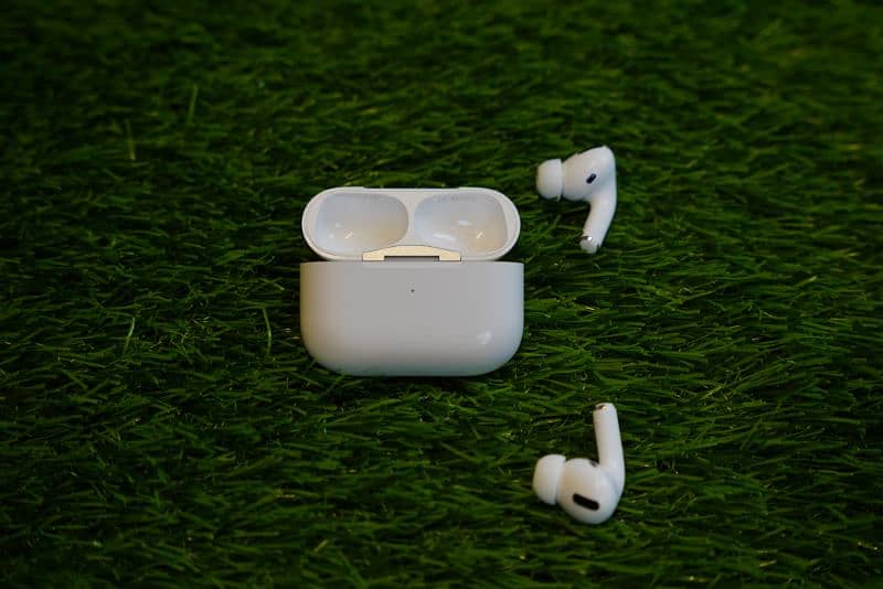 MWP22HN/A AirPods Pro with Wireless Charging Case delivery available 7