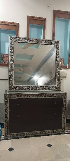 Dressing table with Consoler
