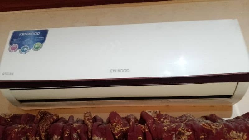 1.5 Ton split ac very new condition 0