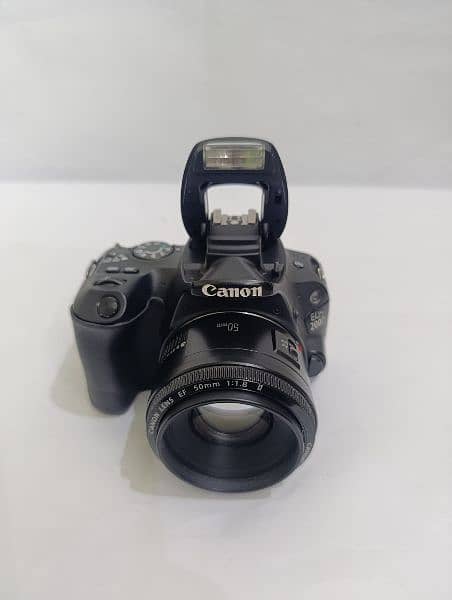 Canon 200D professional DSLR 1