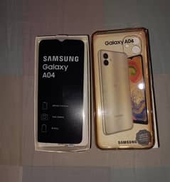 samsung galaxy A04 4gb 64gb white box charger everything