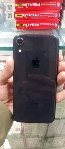 iphone xr h 10/10 condition koi masla ni h battery 81 no repiar 0