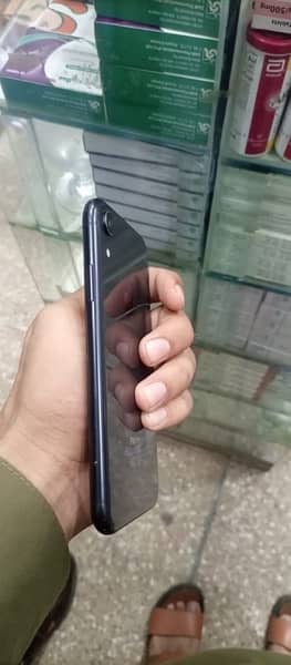 iphone xr h 10/10 condition koi masla ni h battery 81 no repiar 1