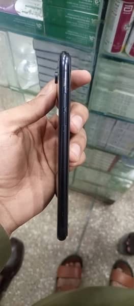 iphone xr h 10/10 condition koi masla ni h battery 81 no repiar 2