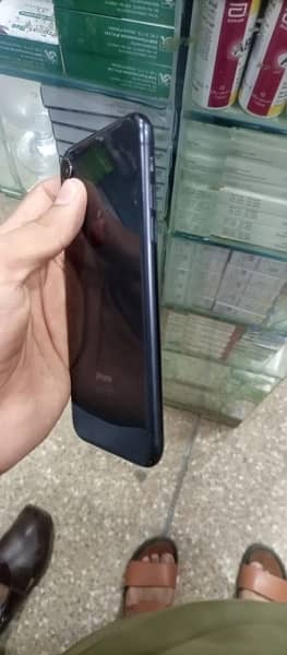 iphone xr h 10/10 condition koi masla ni h battery 81 no repiar 3