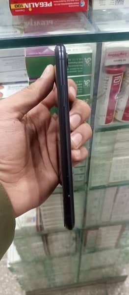 iphone xr h 10/10 condition koi masla ni h battery 81 no repiar 5