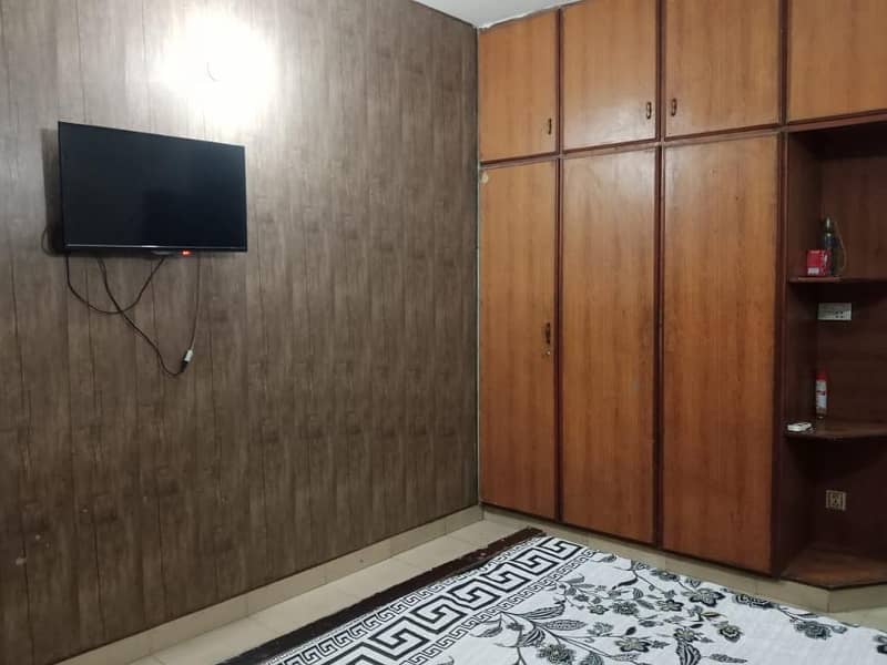 FULL FURNISHED ROOM AVAILABLE FOR RENT IN JOHAR TOWN PHASE 1 NEAR ALLAH HON CHOWK. 0
