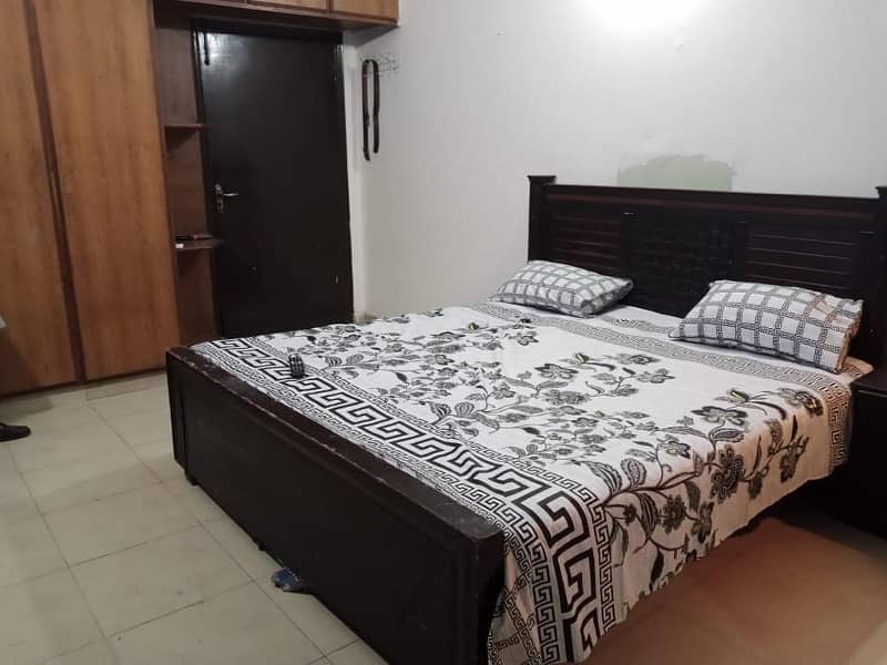 FULL FURNISHED ROOM AVAILABLE FOR RENT IN JOHAR TOWN PHASE 1 NEAR ALLAH HON CHOWK. 1