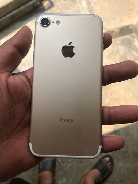 iPhone 7 / 32Gb 1