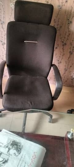 Office chair and table for sale