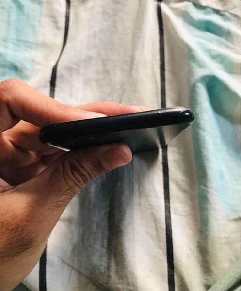 iPhone 7 32 gb non pta lush condition black color like a new 2