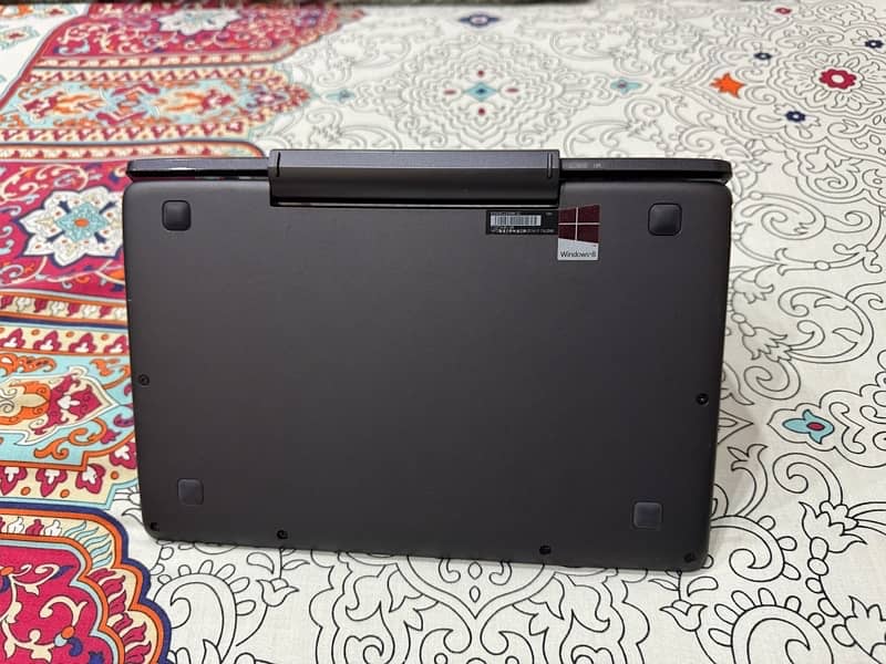 ASUS deattachable Laptop touchscreen 4