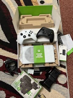 Xbox Series S 512gb with extra original controller
