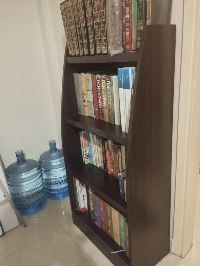 Book shelf for urgent sale 1