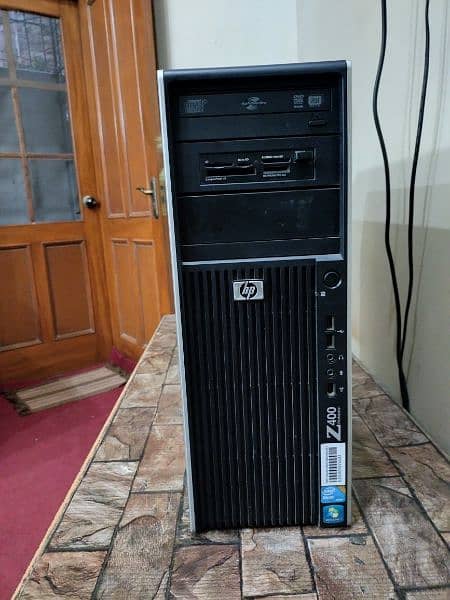 HP Z400 Xeon With Lenovo Thinkvision 22" 1