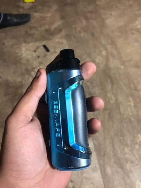 Geek vape B100 with box and flavour 3