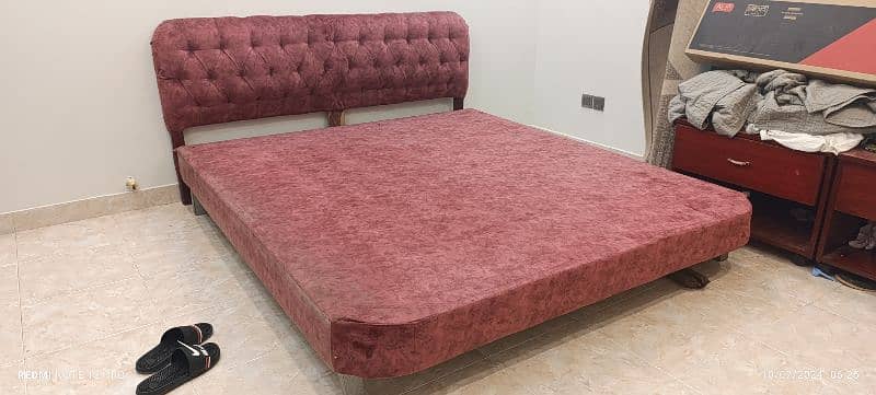 size 1  bed with spring 8 inch mattress with 2 big side tables 1