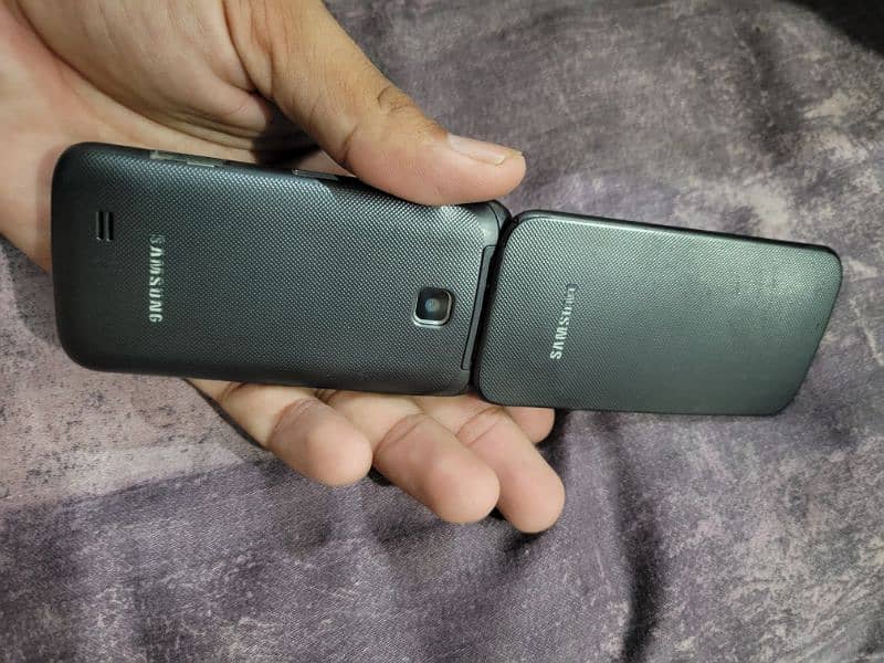 Samsung antique Flip Phone 7