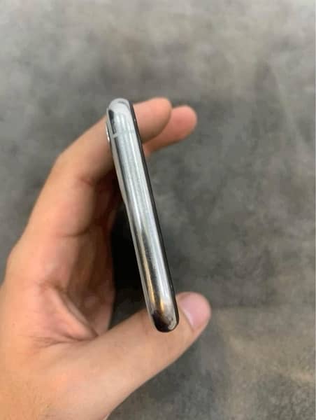 iphone 11 pro 64gb 77 health white clr 10/9 official Pta Approved 4