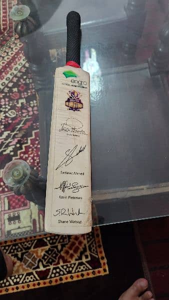 INTERNATIONAL CRICKETER BAT SIGN FOR SALE 0