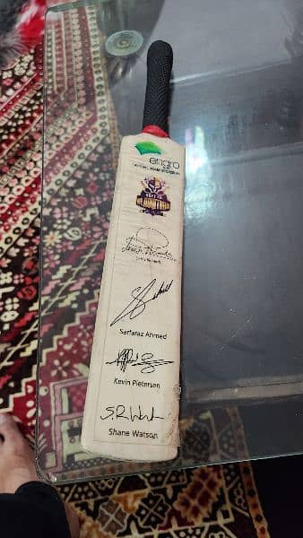 INTERNATIONAL CRICKETER BAT SIGN FOR SALE 2