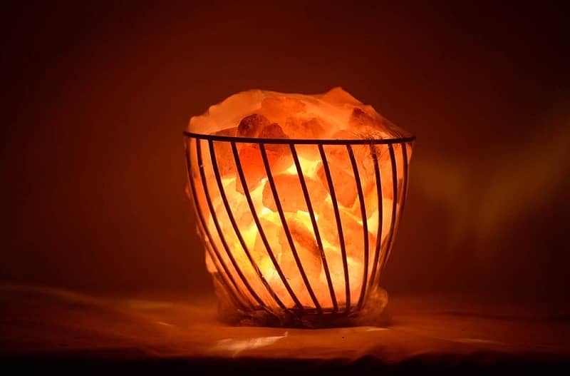 Basket Lamp with Himalayan Rock Salt Chunks 3