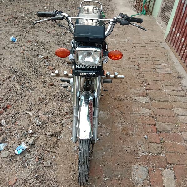 CG-125 in city used Govt duty person drive only 2