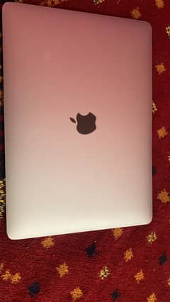 MacBook Pro 2017 Core i5 13 Inch Four Thunderbolts