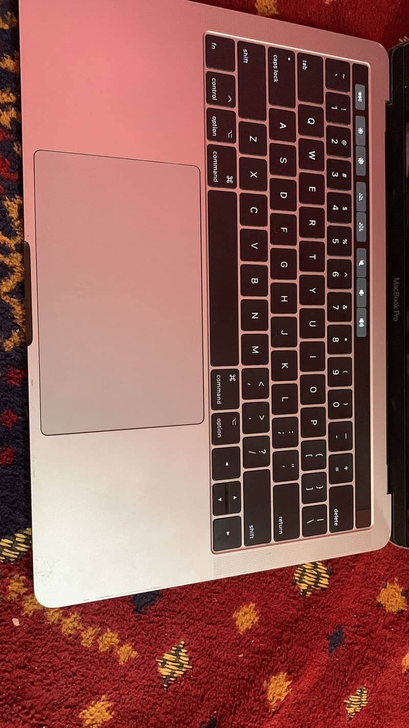 MacBook Pro 2017 Core i5 13 Inch Four Thunderbolts 2