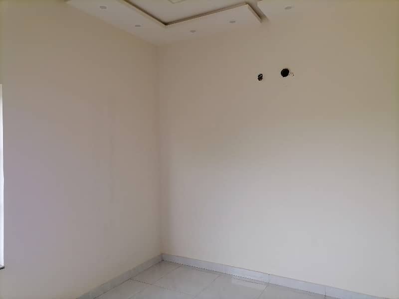 5 Marla Upper Portion For rent In Madina Town 3